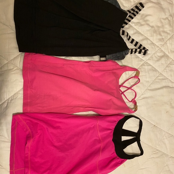 Lot of 3 Lululemon size 4 workout tanks - Picture 1 of 2